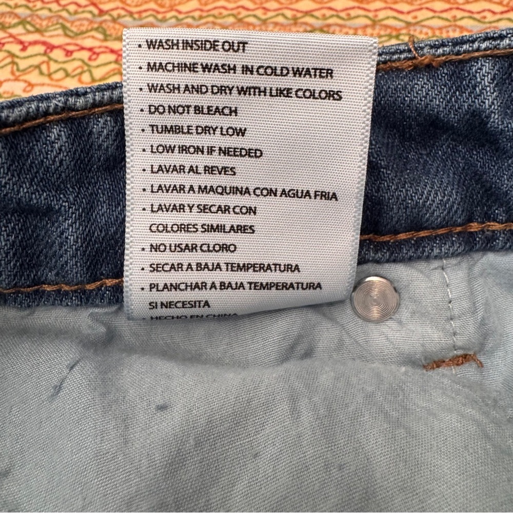 KanCan High Rise Mom Jean Shorts Womens Size 7 / 27 Distressed Cutoff Denim - Picture 3 of 9